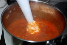 Triturar el tomate frito casero