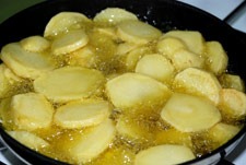 Freír las patatas