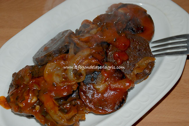 Sangre con tomate al estilo de Cádiz