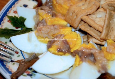 Huevos con salsa de anchoas
