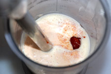 Añadir el ketchup a la salsa rosa