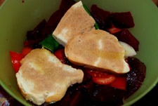 Poner los ingredientes en una fuente