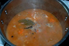 Añadir caldo y cerrar olla