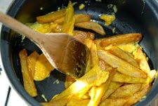 Agregar los huevos batidos Agregar los huevos batidos