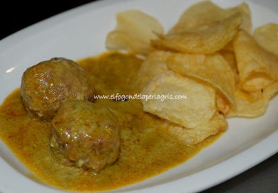 Albóndigas de merluza en salsa de ortiguillas