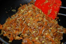 Preparar el relleno para los rollitos