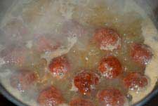 Meter las albóndigas en la salsa Meter las albóndigas en la salsa