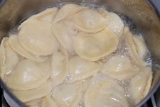 Cocer los raviolis rellenos Cocer los raviolis rellenos