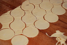 Cortar la masa para raviolis Cortar la masa para raviolis