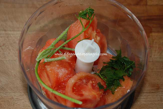 Añadir ingredientes para triturar Añadir ingredientes para triturar