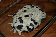 Estirar la masa de focaccia en el molde