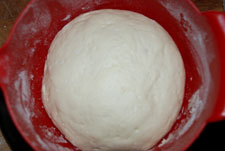 La masa para la focaccia crece al reposar