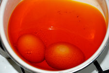 Teñir los huevos de Pascua