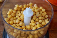 Triturar los garbanzos bien