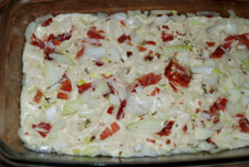 Extender la focaccia con las manos Extender la focaccia con las manos