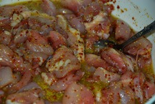 Macerar el pollo en miel y mostaza Macerar el pollo en miel y mostaza