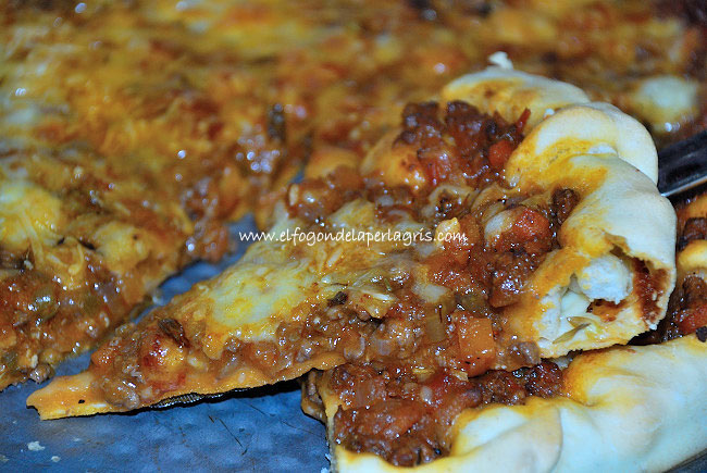 Pizza boloñesa casera. Pizza boloñesa casera.