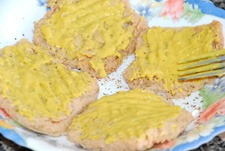 Bañar snitel en mostaza Bañar snitel en mostaza