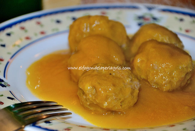 Albóndigas en salsa de soja y sidra