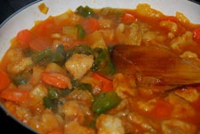 Regamos con la salsa y el zumo