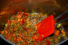 Mezclar las lentejas con las verduras Mezclar las lentejas con las verduras