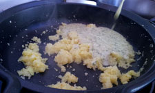 Hacer refrito para las albóndigas