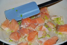 Añadir salmón a trozos Añadir salmón a trozos