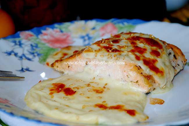 Salmón con bechamel