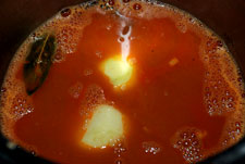 Echar patatas y caldo Echar patatas y caldo