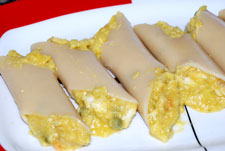 Rellenar los canelones con el cazón Rellenar los canelones con el cazón