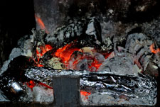 Asar los calsots a la brasa