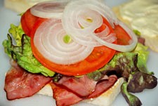 Primer piso con bacon y verduras