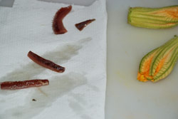 Rellenar las flores con anchoa Rellenar las flores con anchoa