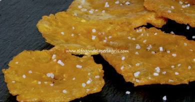 Patacones o tostones de platano macho frito