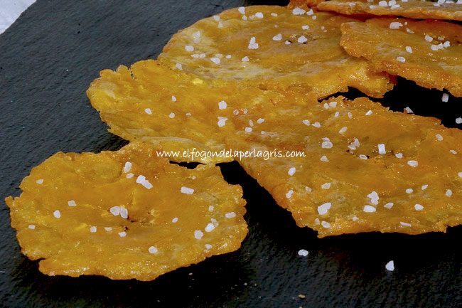 Patacones o tostones de plátano macho frito