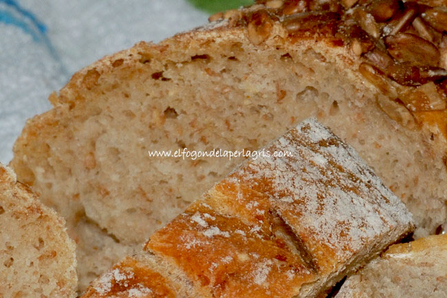 Barra de pan casero con semillas de girasol