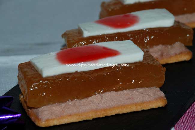 Postre de compota de manzanas, queso fresco y paté ibérico Postre de compota de manzanas, queso fresco y paté ibérico