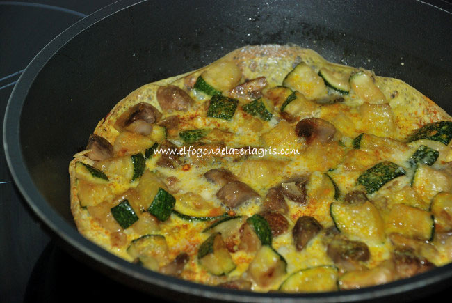 Tortilla de calabacín y champiñones Tortilla de calabacín y champiñones