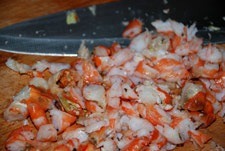 Picar las gambas y el surimi