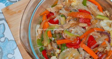 Noodles de arroz con carne y verduras