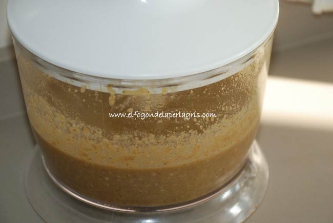 Preparar tahini hasta que quede fino Preparar tahini hasta que quede fino