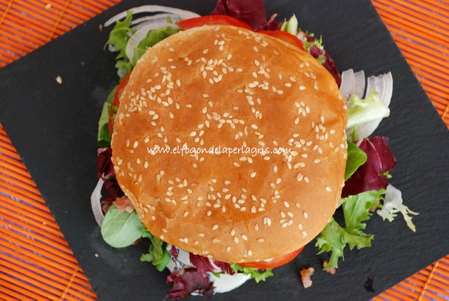 Hamburguesa ibérica con salsa cabrales