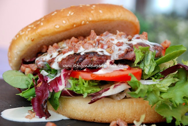 Hamburguesa ibérica con salsa cabrales