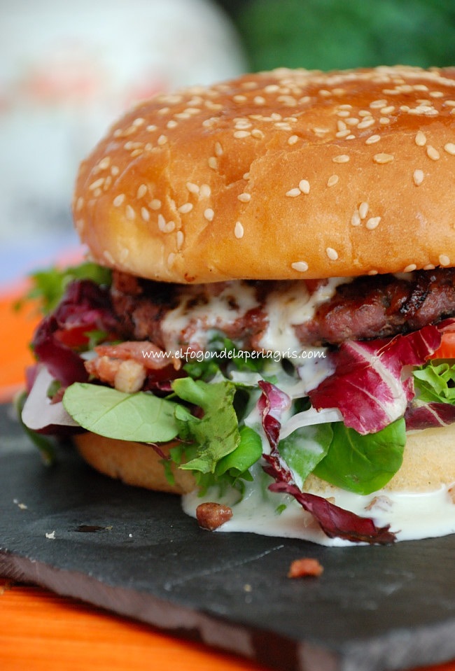 Hamburguesa ibérica con salsa cabrales