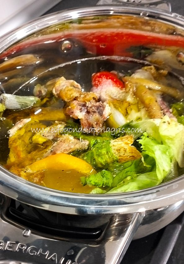Caldo casero con sobras de verduras